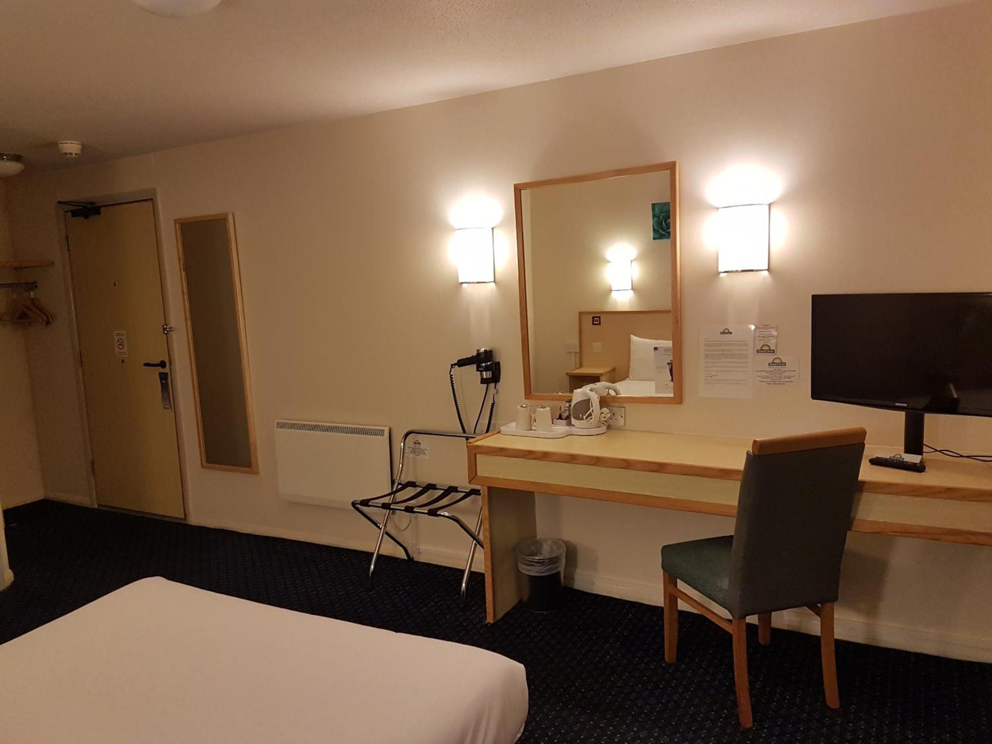 Days Inn Sutton Scotney North Стая снимка