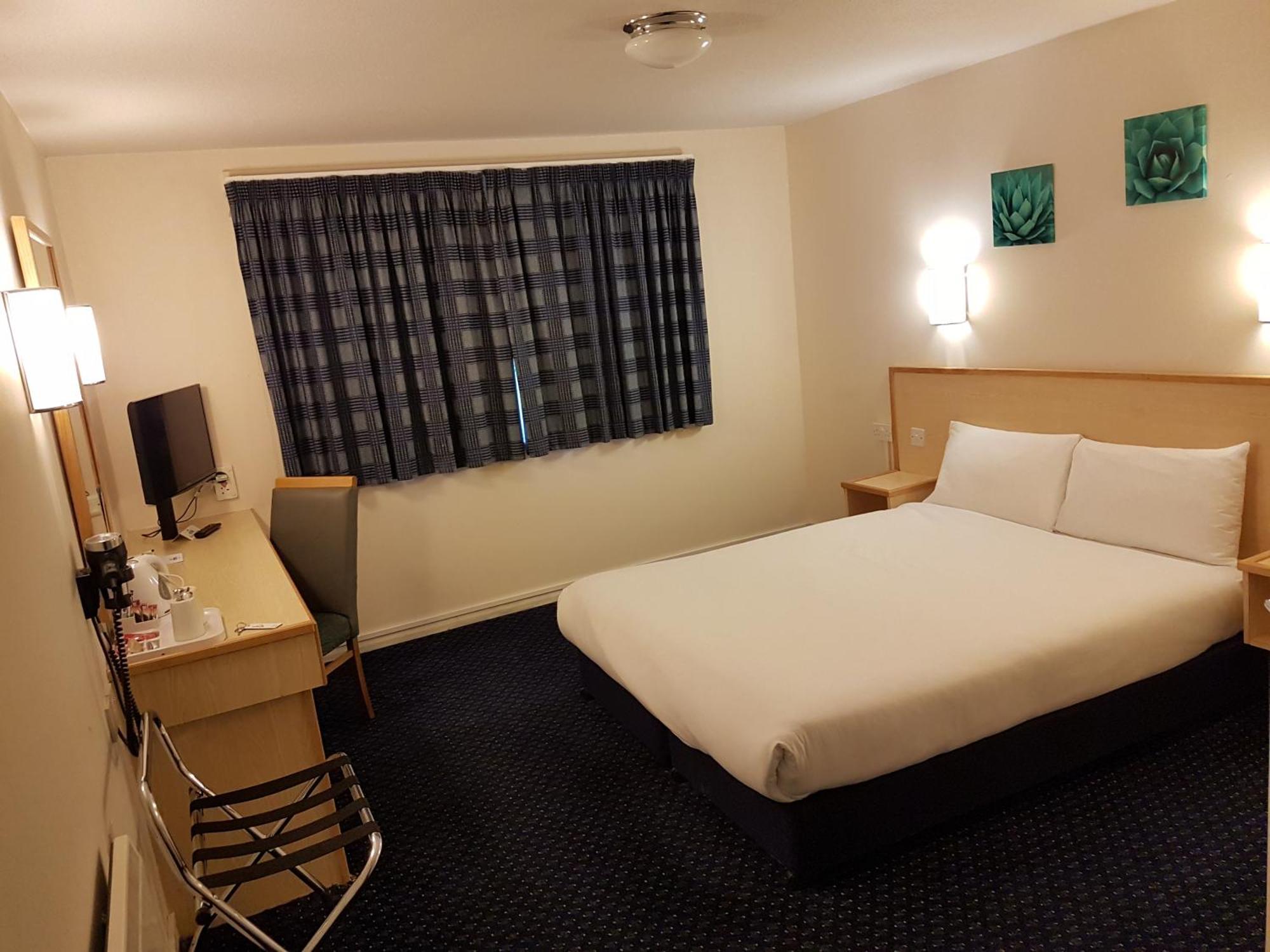 Days Inn Sutton Scotney North Стая снимка