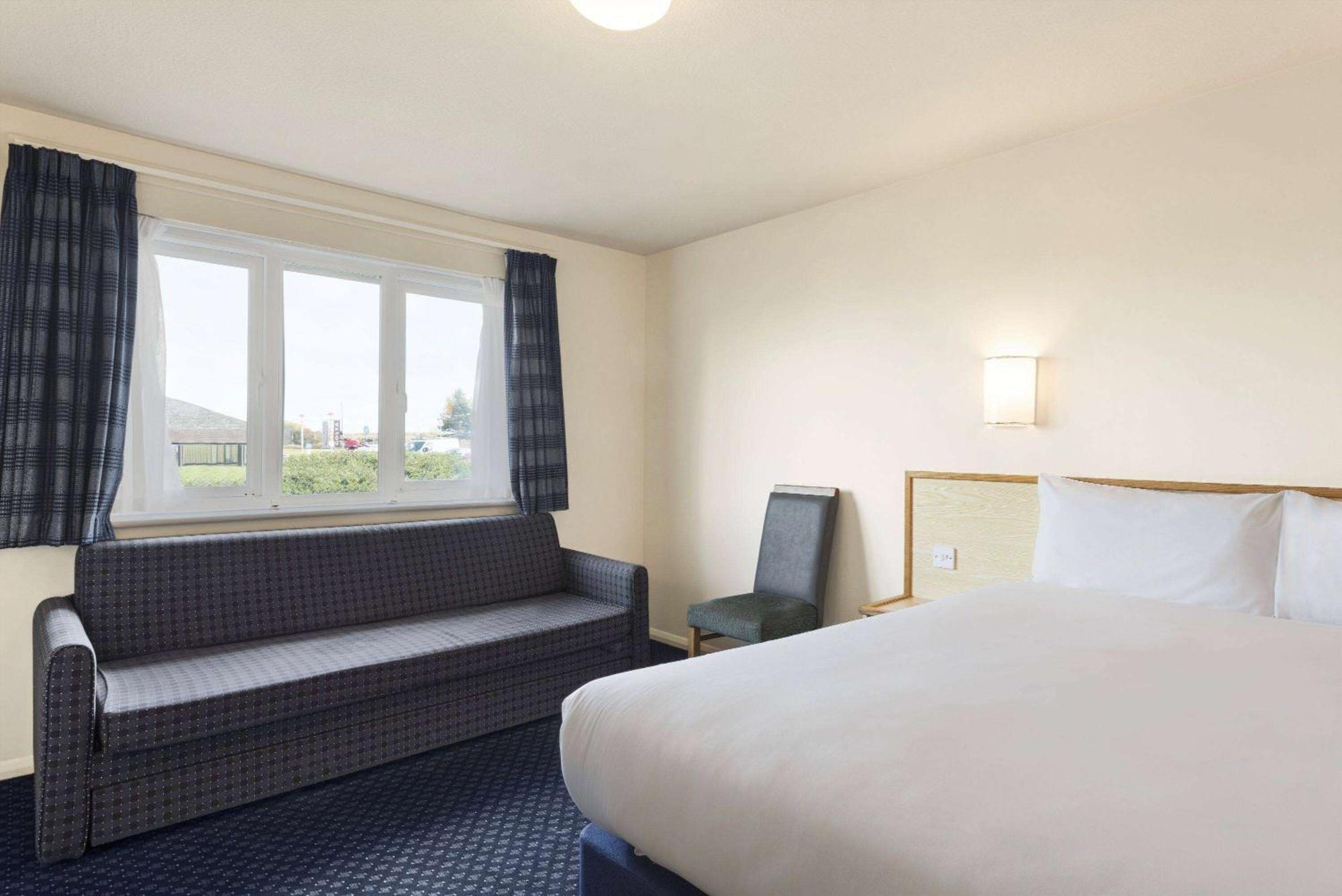 Days Inn Sutton Scotney North Екстериор снимка