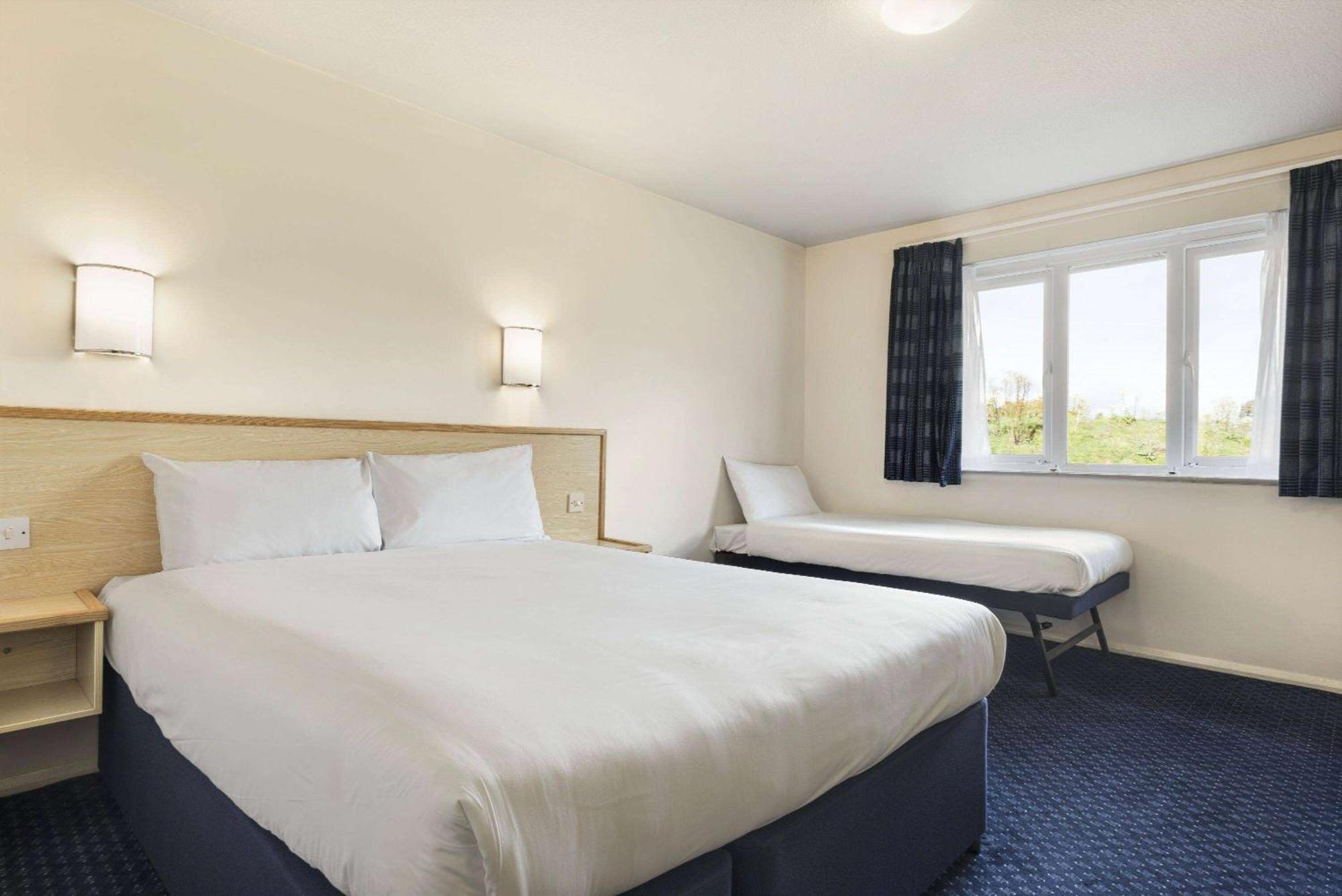 Days Inn Sutton Scotney North Екстериор снимка
